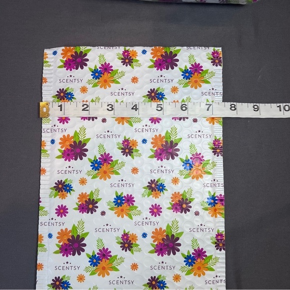 NEW Scentsy Bubble Mailer Envelope Floral - Packages of 25. - Picture 3 of 5
